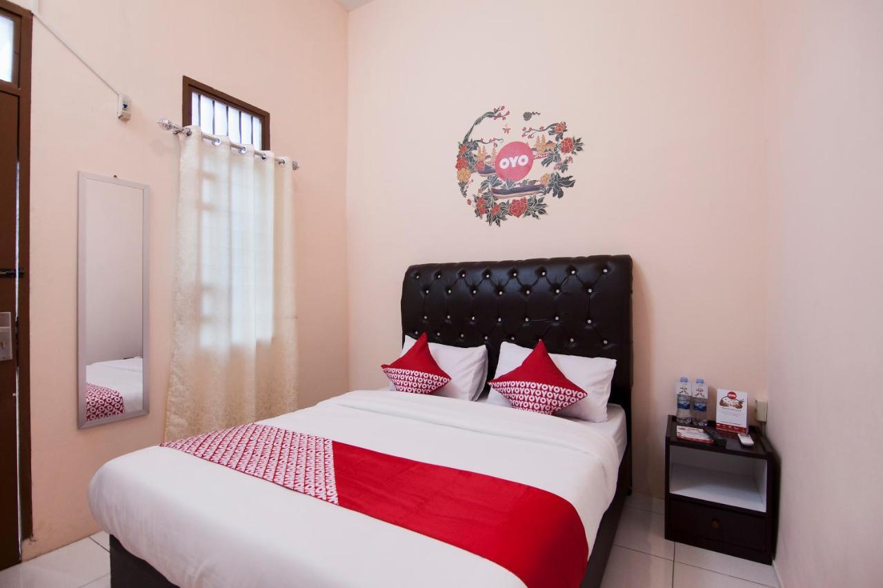 Oyo 885 Tangkul Residence Medan Exterior foto